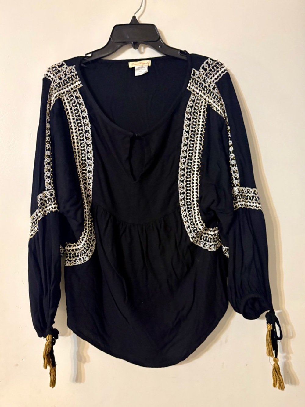 Sweet Magnolia Sz Large Black
Cream Embroidered Beaded Tie Cuff
Sleeves Boho Top